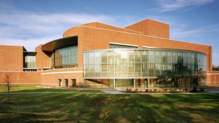 University of Missouri--St Louis, Touhill Performing Arts Center